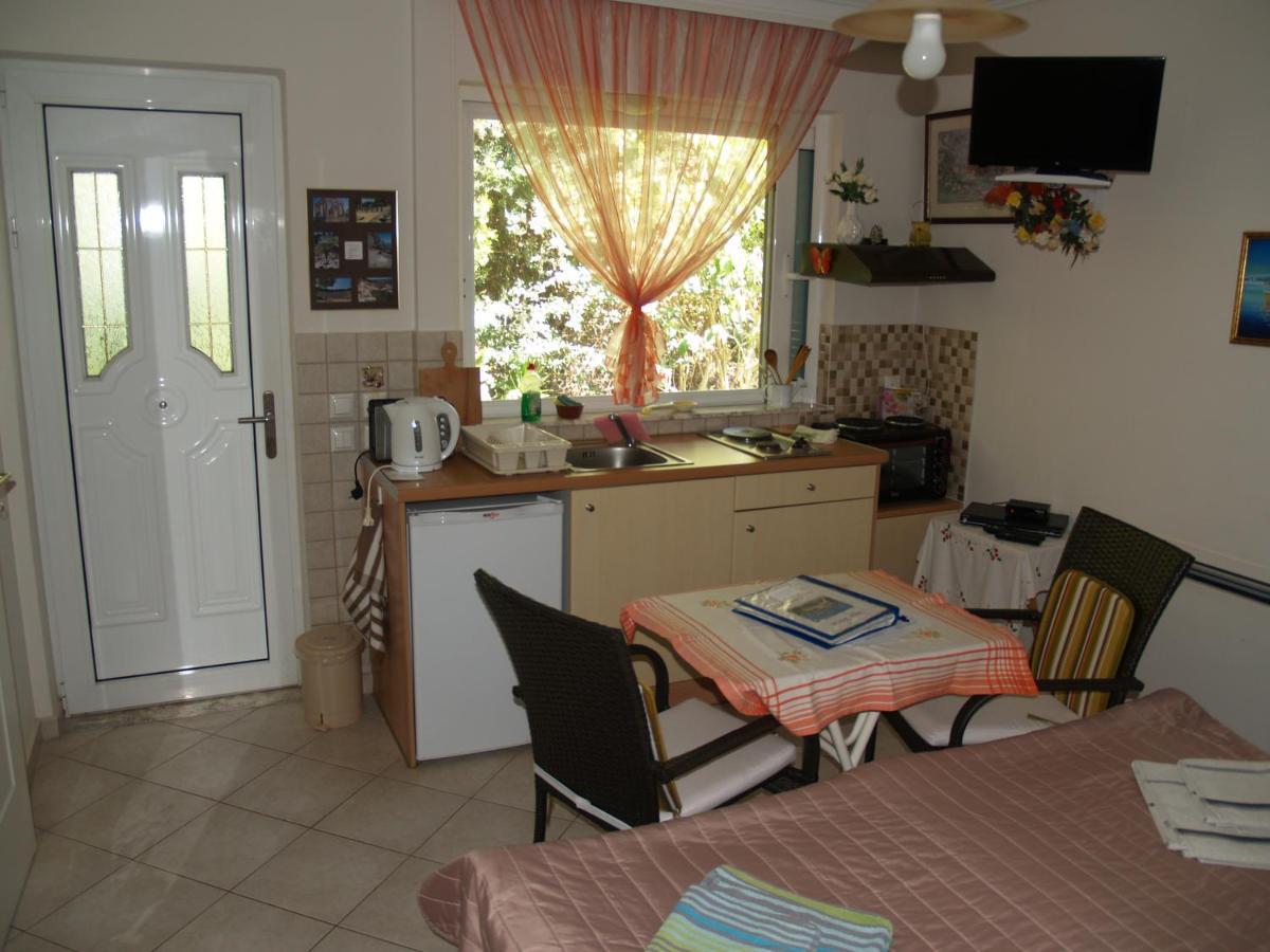 Villa Verde Apart-Hotel Néa Mákri Exteriör bild