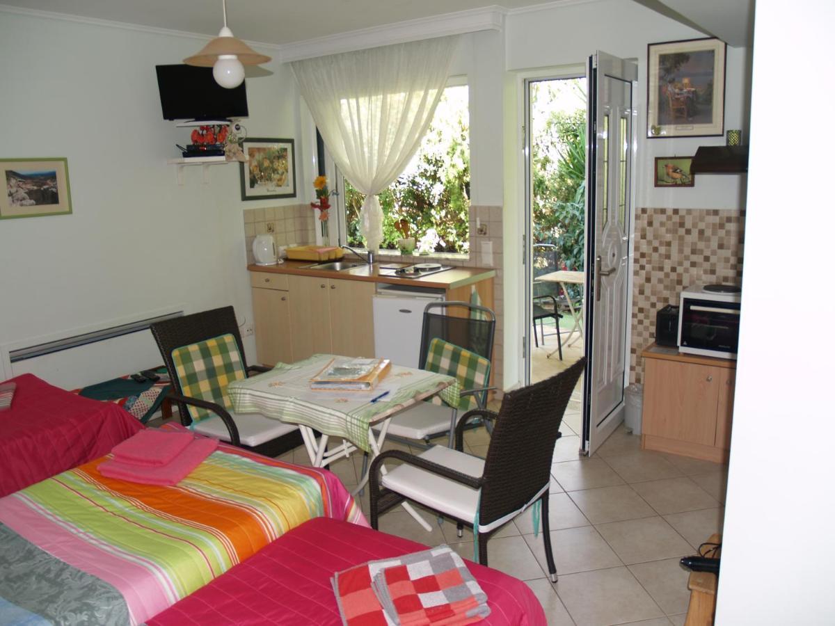 Villa Verde Apart-Hotel Néa Mákri Exteriör bild